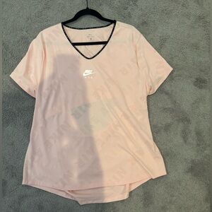 Nike workout top with hole in back XL Peach